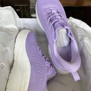 Lavender 7 1/2 tennis shoes new
